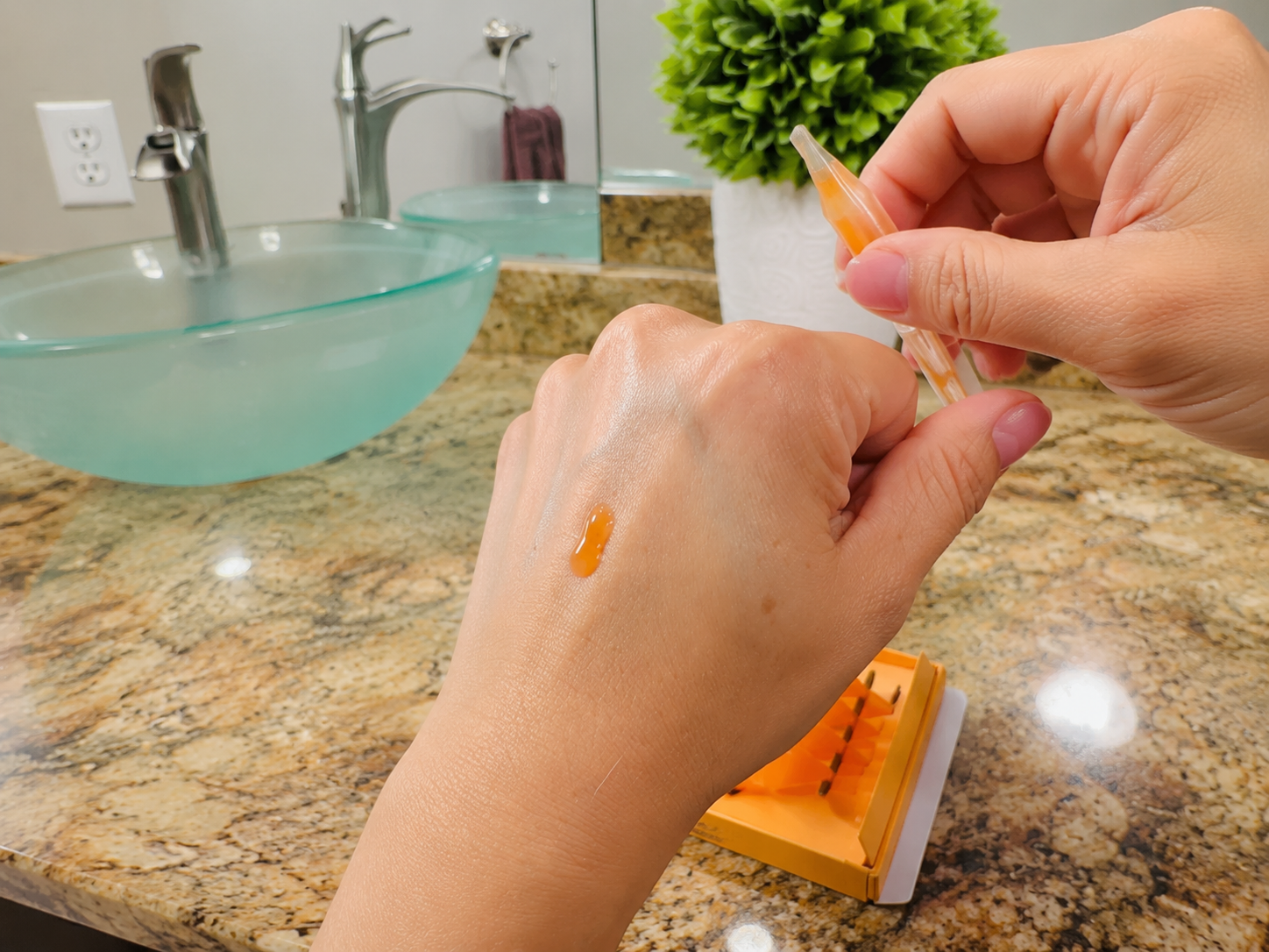 Astaxanthin- Facial Essence UV-Pollution Skin Protection